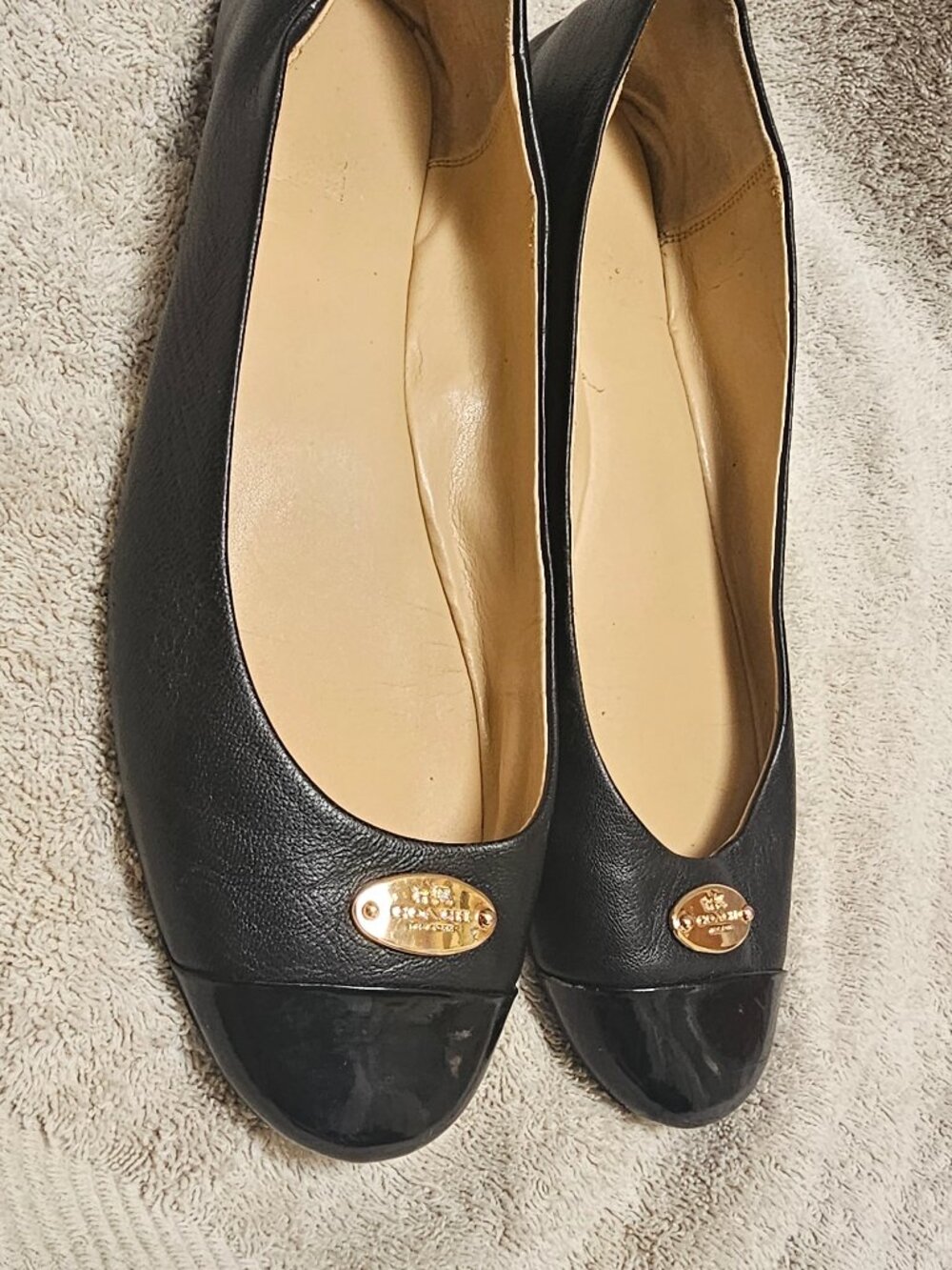 Coach Ashley Black Leather Patent Cap Toe Ballet Flats Gold Logo Size 8.5